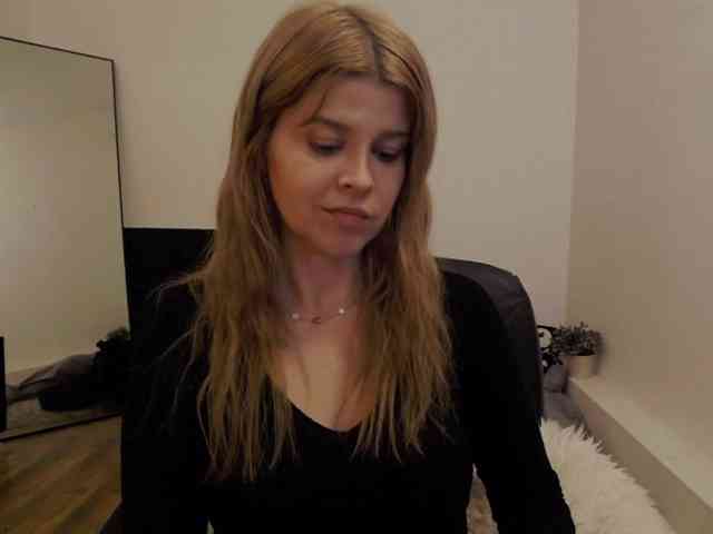 AryaNoiree webcam