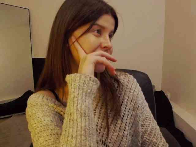 AryaJoliee