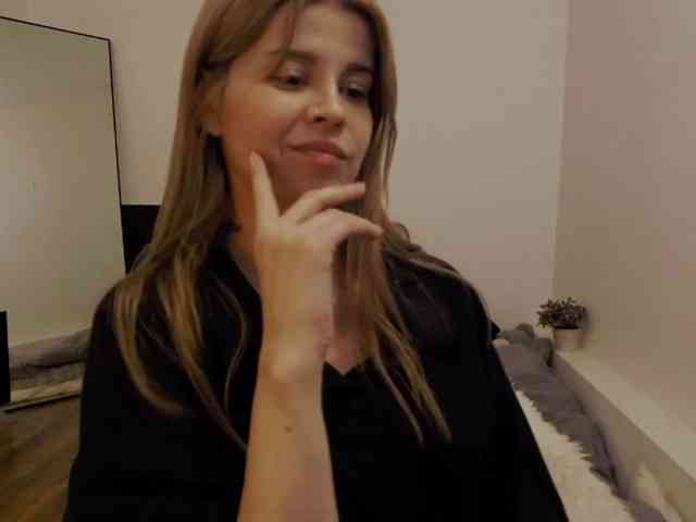 AryaNoiree webcam