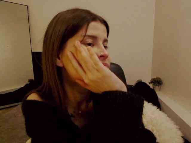 AryaJoliee