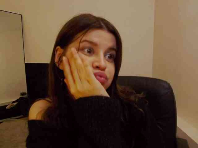 AryaJoliee webcam