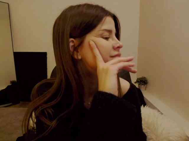 AryaJoliee