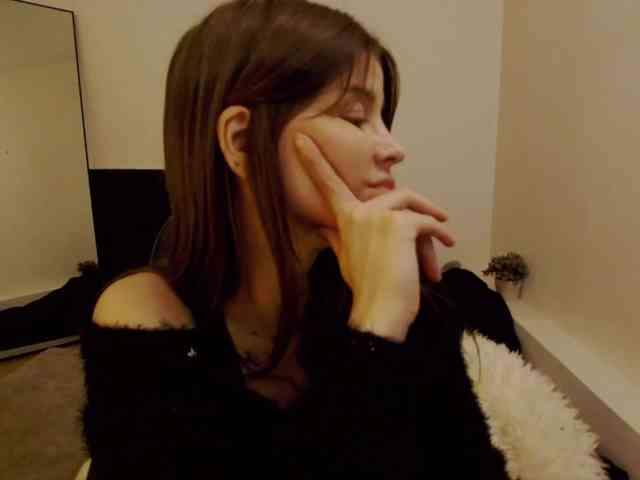 AryaJoliee