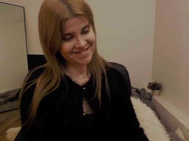 AryaNoiree webcam