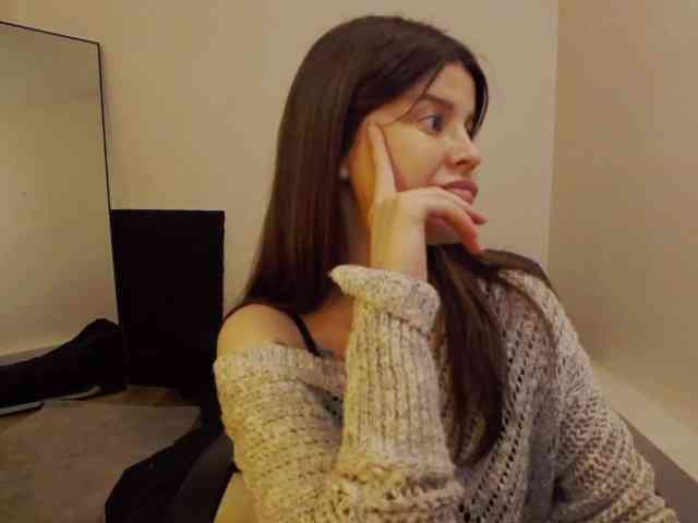 AryaJoliee