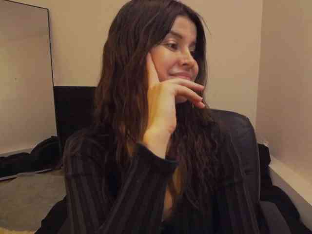 AryaJoliee