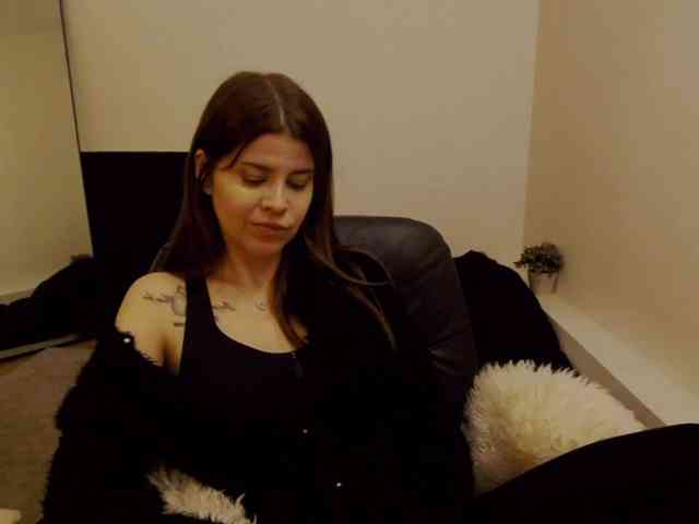 AryaJoliee