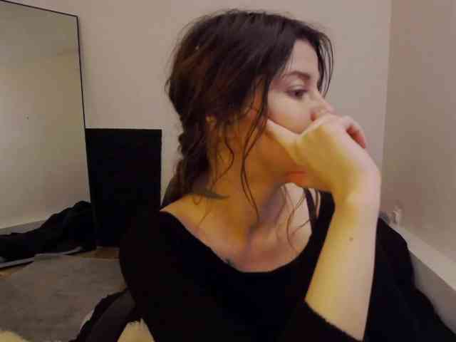 AryaJoliee