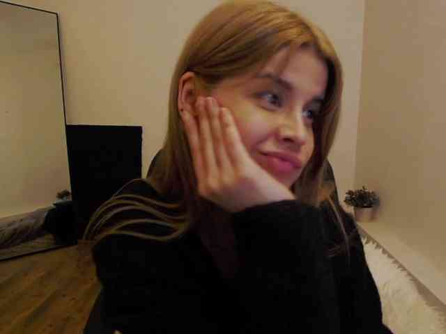AryaNoiree webcam