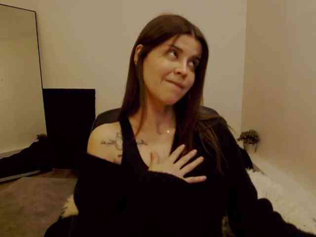 AryaJoliee
