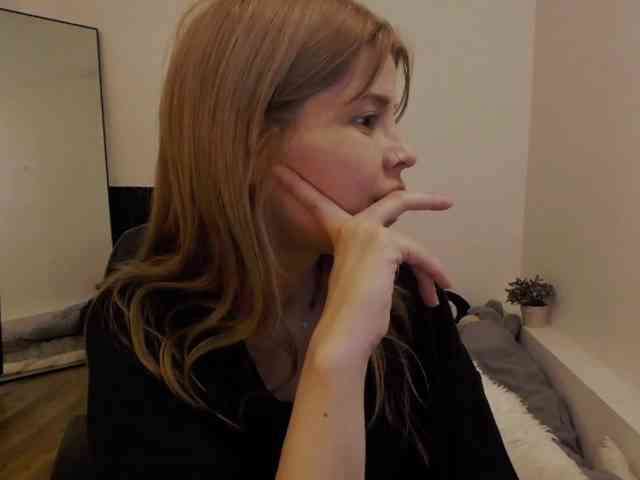 AryaNoiree webcam