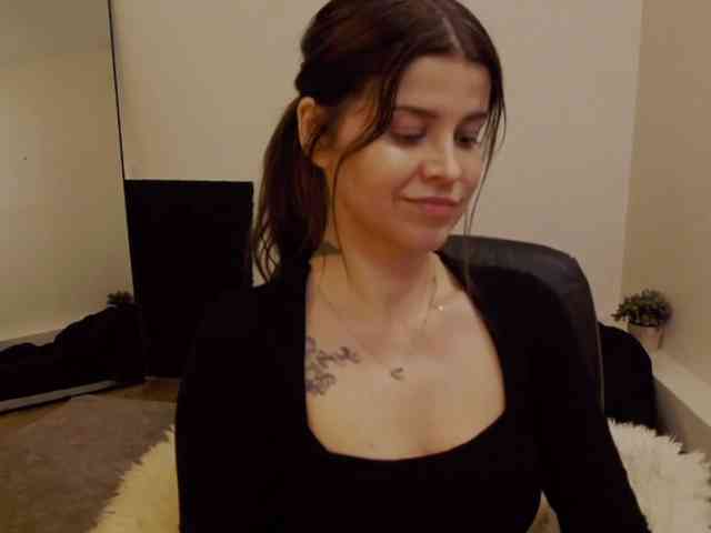 AryaJoliee