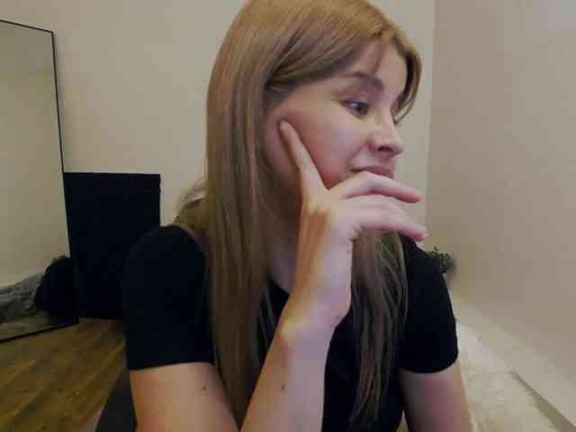 AryaNoiree webcam