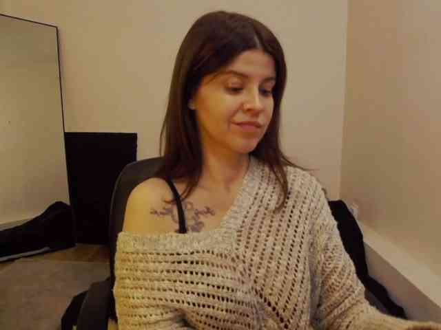 AryaJoliee