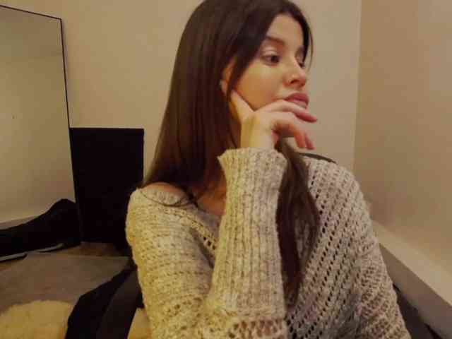AryaJoliee