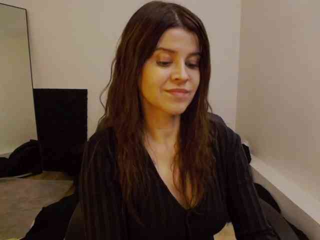 AryaJoliee