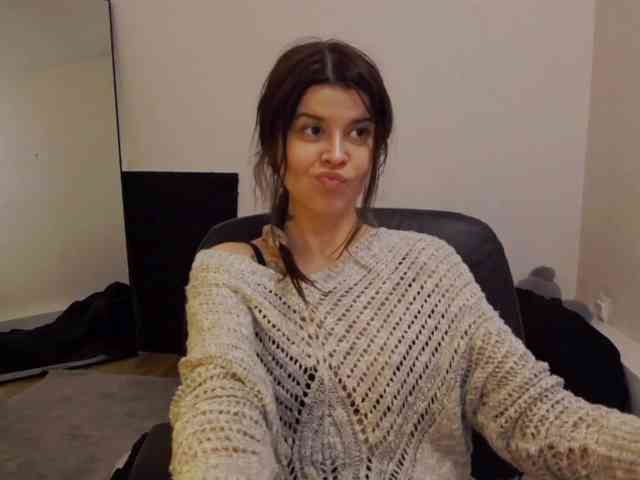 AryaJoliee