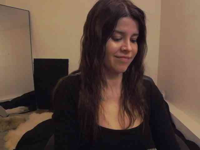 AryaJoliee