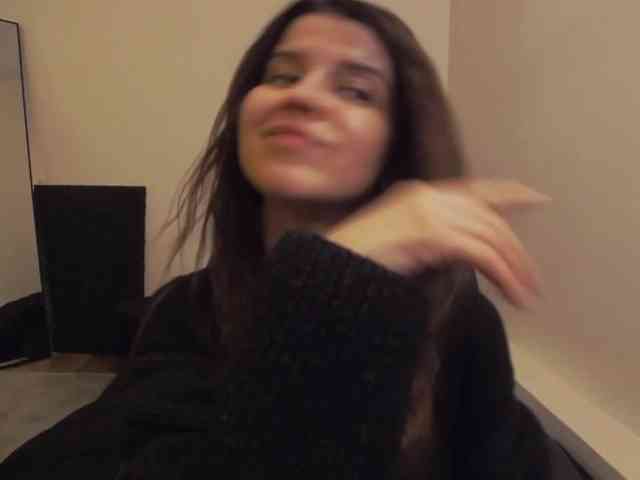 AryaJoliee