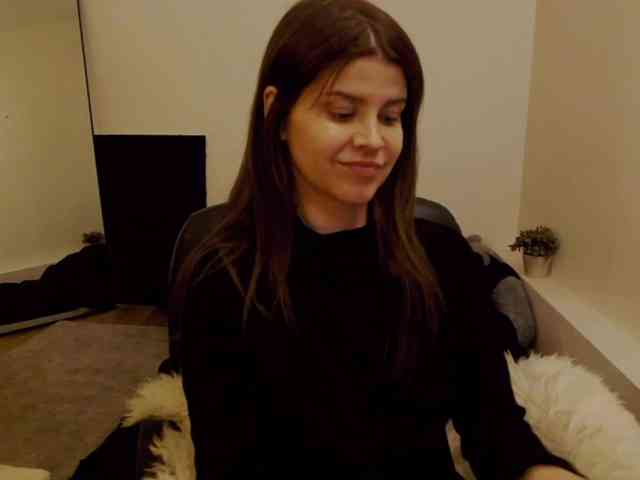 AryaJoliee