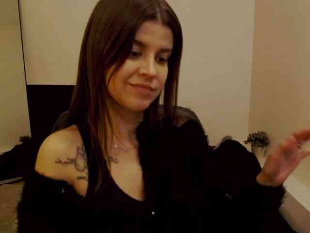 AryaJoliee