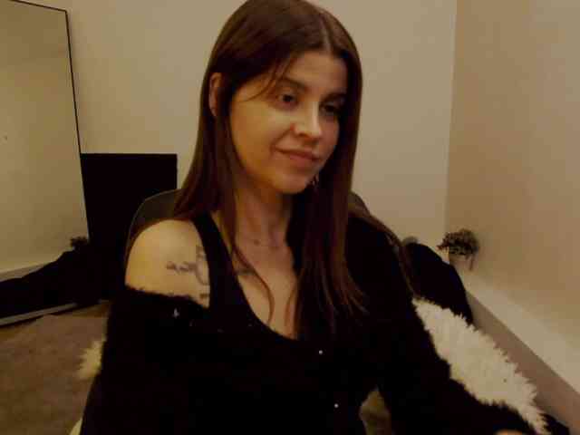 AryaJoliee