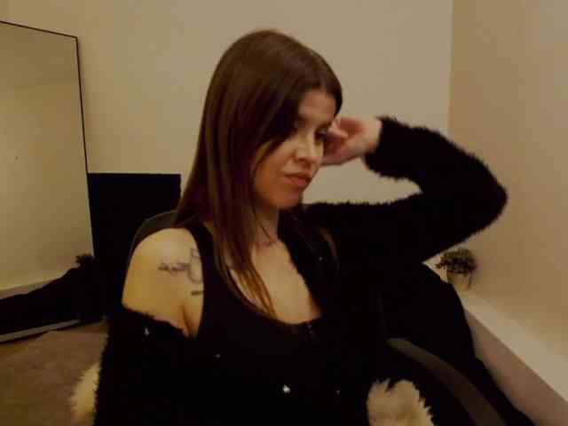 AryaJoliee