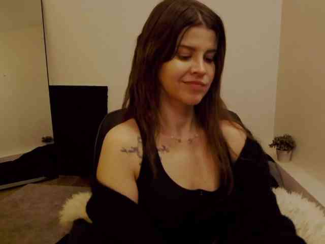 AryaJoliee