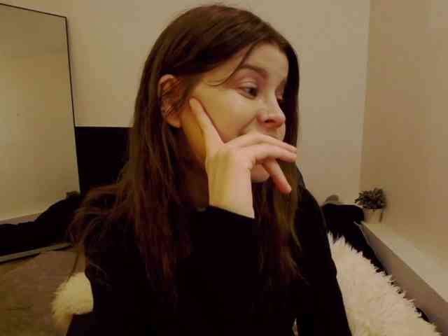 AryaNoiree webcam