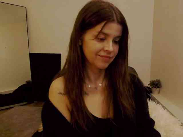 AryaNoiree webcam