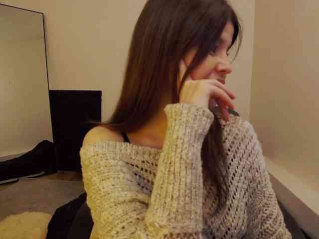 AryaJoliee