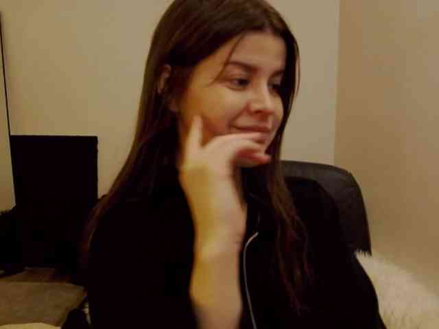 AryaJoliee