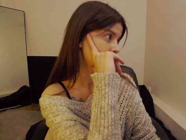 AryaJoliee
