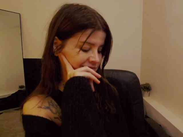 AryaJoliee