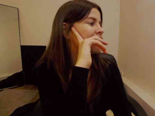 AryaJoliee