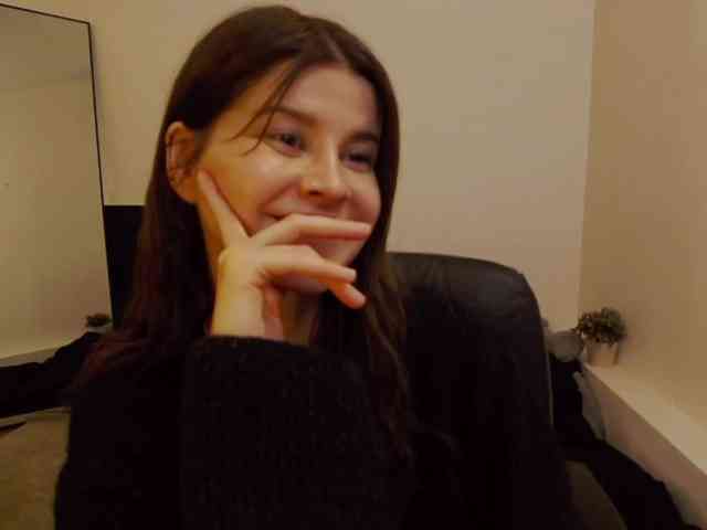 AryaJoliee