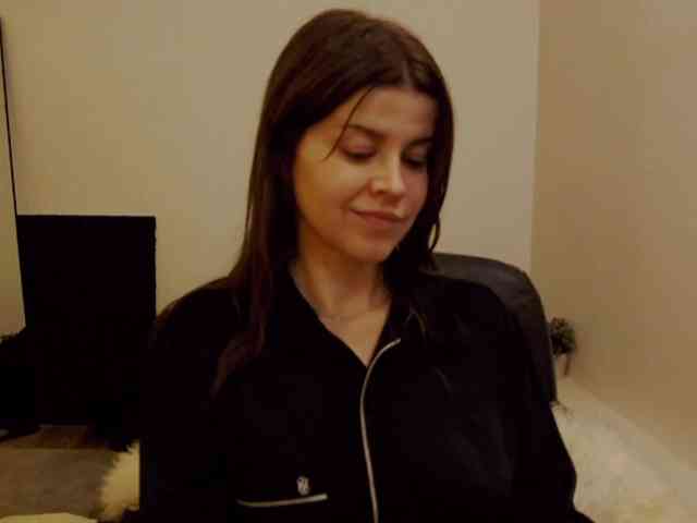 AryaJoliee