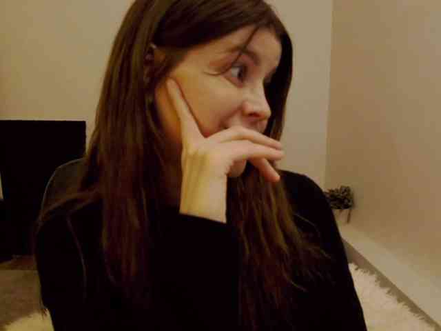 AryaNoiree webcam