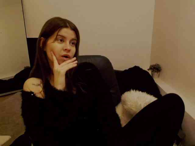 AryaJoliee