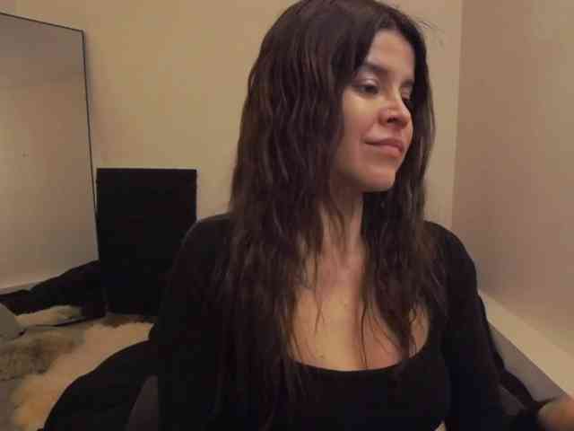 AryaJoliee