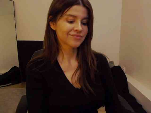 AryaJoliee