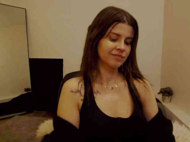 AryaJoliee