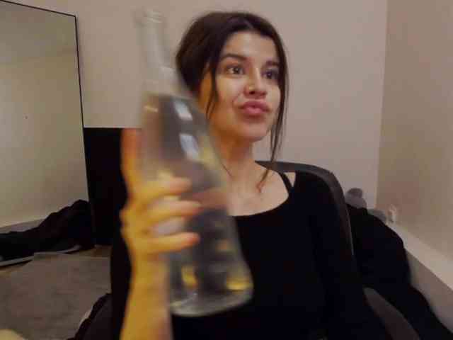 AryaJoliee