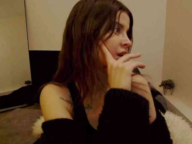 AryaJoliee