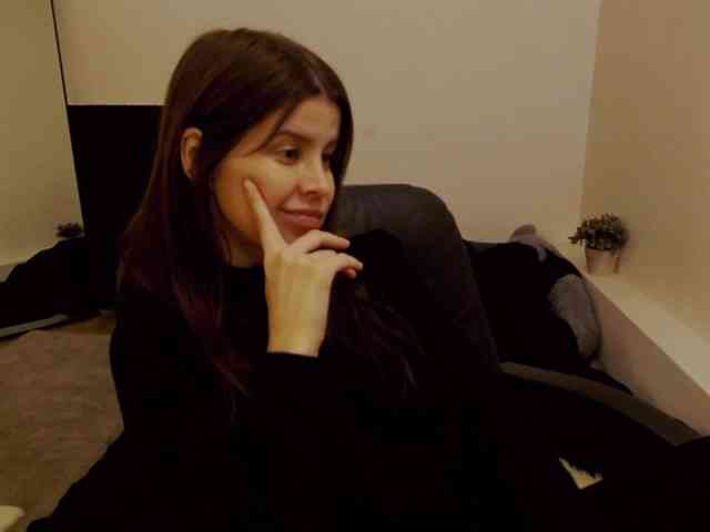 AryaJoliee