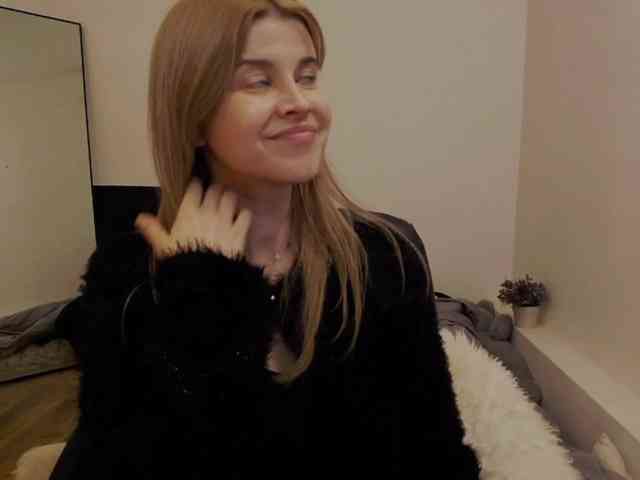 AryaNoiree webcam