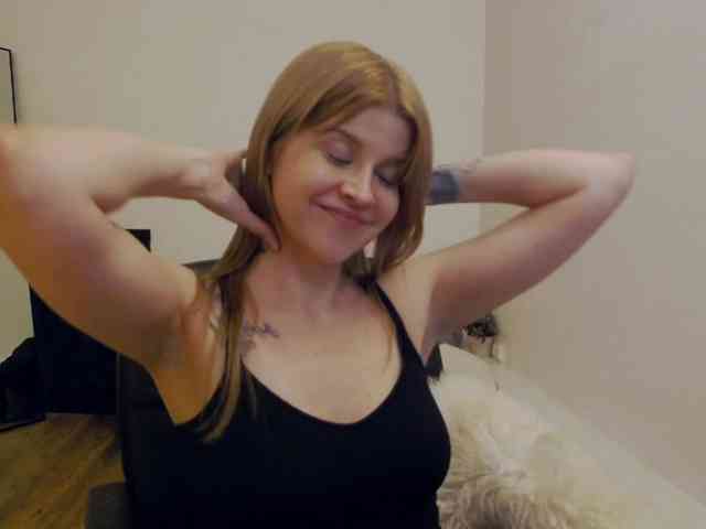 AryaNoiree webcam