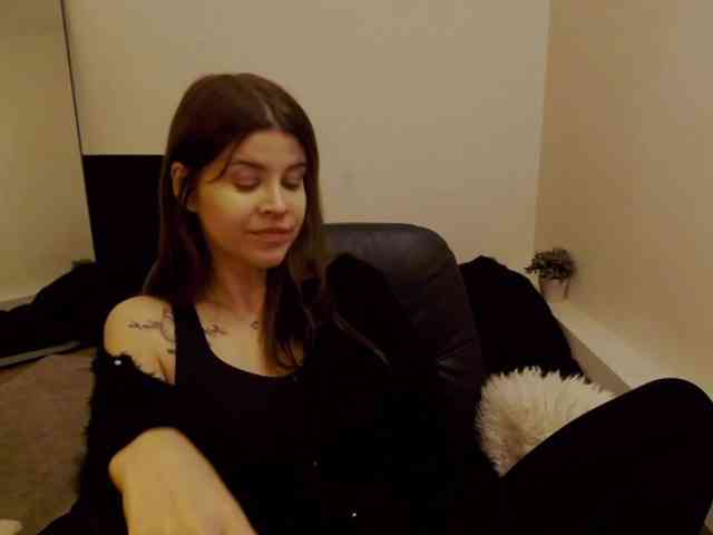 AryaJoliee