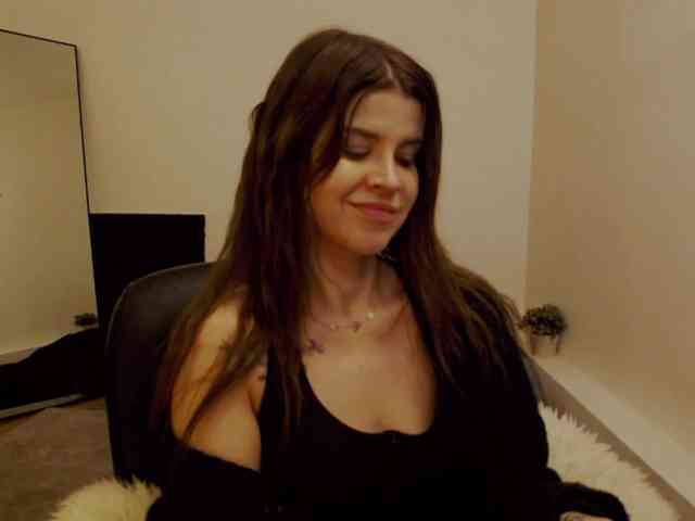 AryaJoliee
