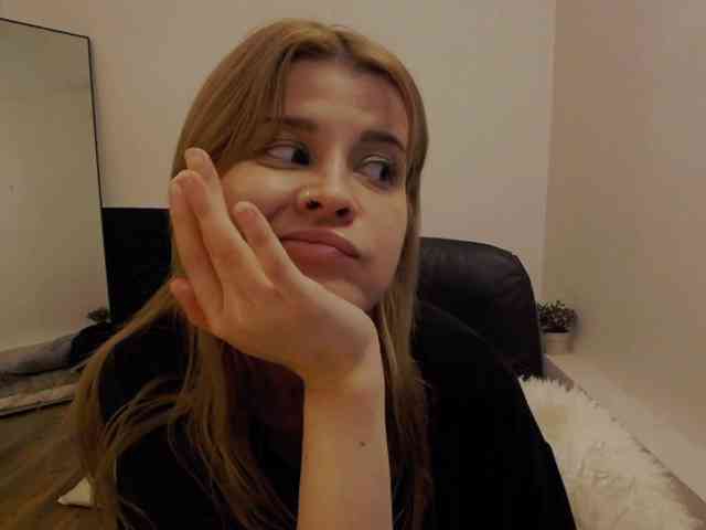 AryaNoiree webcam
